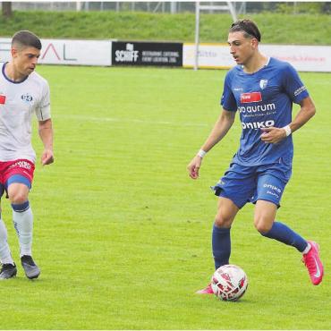 Das Selbstvertrauen mitnehmen - Noel Romano (rechts) brachte mit einer schönen Direktabnahme Wohlen gegen Besa Biel auf die Siegerstrasse. Was ist für den FCW gegen die U21 von GC machbar?
Bild: Archiv/jl