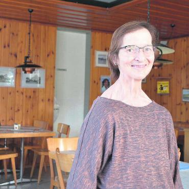 Gäste sind wehmütiger als sie - Marianne Haller-Lüthy in «ihrem Rütli». Am 20. Dezember empfängt sie hier letztmals Gäste. Bild: Annemarie Keusch
