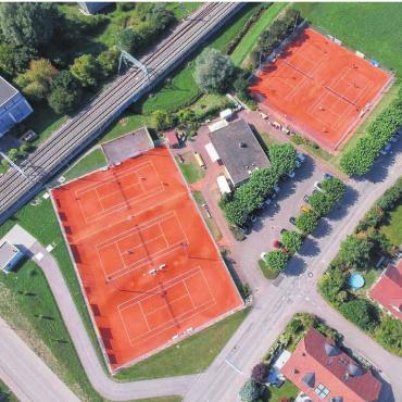 Von Tenniswelt verzaubern - Auf den Tennisplätzen in Muri messen sich ab dem 30. August ganz viele Tennisbegeisterte. Bild: zg