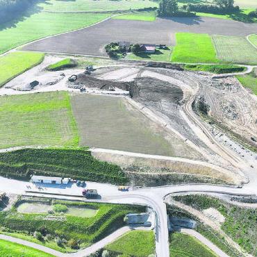 Ruhig und unproblematisch - Eine Luftaufnahme zeigt die Dimensionen der Aushubdeponie Babilon. Bild: zg
