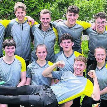 Aufs Podest gelaufen - Das Merenschwander Pendelstafetten-Team in Grenchen. Bild: zg