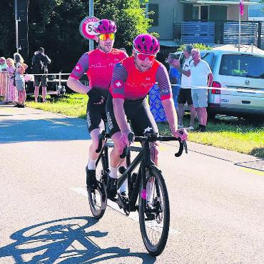 Mit Teamarbeit zum Titel - Im Tandem erfolgreich: Christian Ackermann (hinten) und Dominik Büttler. Bild: zg