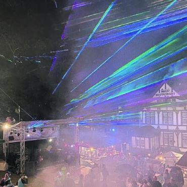 «Wind wäre am schlimmsten» - Lasershows von Brem waren auch in der Vergangenheit schon im Städtli zu bewundern. So wie beispielsweise hier am «Leuefäscht» 2023. Bilder: zg