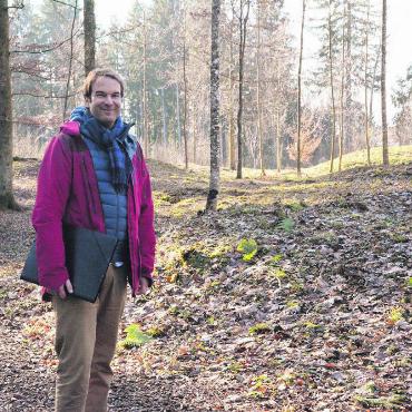 Vergangenes kenntlich machen - Archäologe Sven Straumann ist zufrieden mit den bisherigen Erfolgen. «Es ist nicht vergleichbar mit der Situation vor einem Jahr.» Bilder: Celeste Blanc