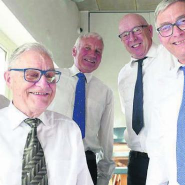 Präsident mit Taktstock - Der Veteranen-Vorstand (von links) mit Kassier Josef Keusch, Aktuar Roman Abt, Karl Strebel, Elmar Müller und Präsident Ronni Hilfiker. Bild: zg