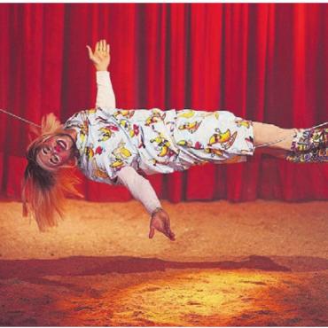 Artistik der Mongolei - Natürlich gehören auch Clowns zum Programm des Zirkus Stey.    Bild: Alexander Leumann