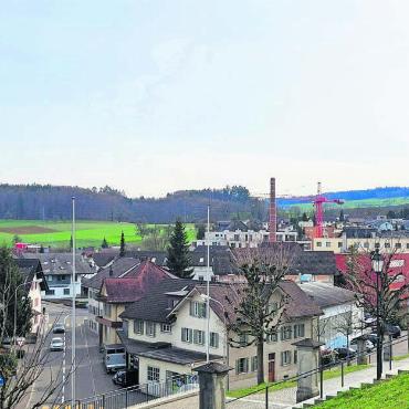 Trotzdem gute Lösungen möglich - Villmergen ist in den letzten Jahren stark gewachsen, das macht vielen Bürgern Sorge. Der Gemeinderat nimmt diese Bedenken in der neuen Nutzungsplanung auf. Bild: Chregi Hansen