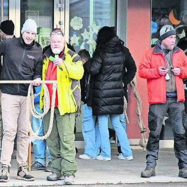 Gelebter Brauchtum - Bevor es in den Ring geht, wird jeder Chlöpfer vom Richter instruiert.