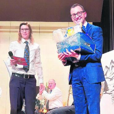 Neuer Dirigent, gleiche Spielfreude - Für die Präsidentin Aline Wiss war es das letzte Jahreskonzert in dieser Funktion, für Dirigent Stefan Zemp das erste. Bilder: ew