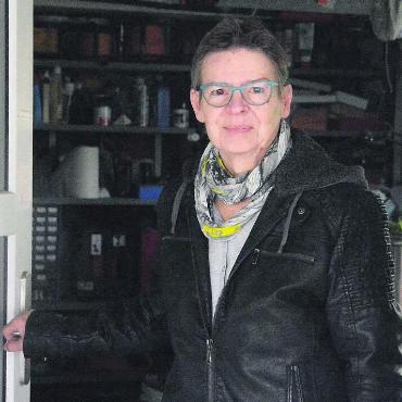 Auch Marguerite Weber Bless öffnet ihre Garagen- respektive die Werkstatttür für Interessierte – und wird selber den einen oder anderen Stand besuchen. Bild: Celeste Blanc