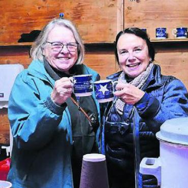 Bremgarten verzaubert - Nach langjährigem Einsatz am Glühweinstand war der diesjährige für Inge Köpfli (l.) und Sonja Brunner der letzte.