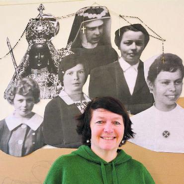 Auf den Spuren der Grossmutter - Starke Frauenbilder wie ihre Mutter, ihre Tanten, ihre Grossmutter will Ursula Bachman zu Heldinnen machen. Die heilige Maria dürfe dabei beim Eintauchen in die Vergangenheit nicht fehlen. Bild: Annemarie Keusch