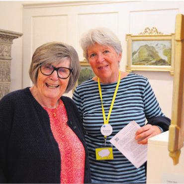 Bereichernd – für beide - Ccile Hoffelner (links) und Monika Knecht geniessen die gemeinsamen Stunden im Museum. Bild: Annemarie Keusch