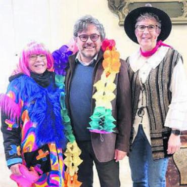 Singen, lachen, fröhlich sein - Fasnächtliche Stimmung beim Frauenbund mit Karl Scholz. Bild: zg