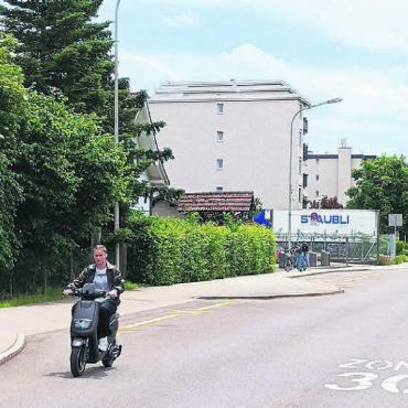 Handlungsspielraum am Bahnhof - In einigen Quartieren, etwa hier im Klosterfeld, gilt bereits Tempo 30. Nun soll es auf alle Gemeindestrassen ausgeweitet werden. Bild: Thomas Stöckli