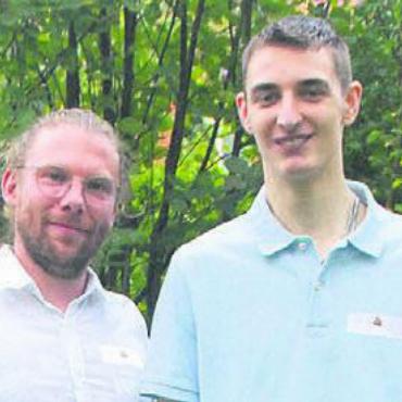 Bester im Aargau - Philippe Meier, Berufsbildner, freut sich über den Erfolg seines Schützlings Joel Hartmann.
Bild: zg