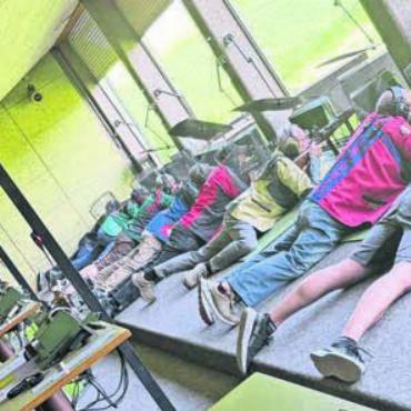 Sportlicher Ehrgeiz, geselliges Beisammensein - Die Schützinnen und Schützen versuchten in Jonen möglichst hohe Resultate zu erzielen. Bild: zg