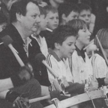 Muri vor «Endspiel» um Aufstieg - Sollen ihre Mannschaft im Spiel gegen Gossau zum Sieg trommeln: Die Fans des TV Muri.    Bild: Archiv
