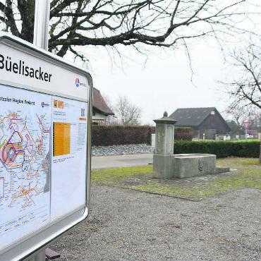 Rund 15 Personen täglich - Die Bushaltestelle «Büelisacker». Nicht jedes Mal, wenn der Bus hier hält, steigt jemand ein oder aus. Bild: Annemarie Keusch
