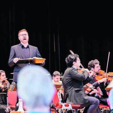 Angst und Mut: «Die Winterreise» - Das Kammerorchester I Tempi und Sebastian Kohlhepp begeisterten die Zuhörenden im Festsaal. Bild: zg