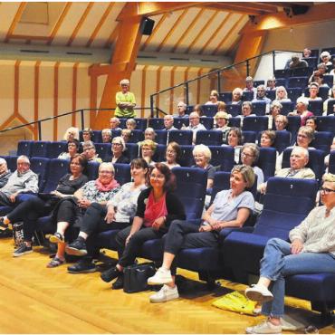 Den Spiess umgedreht - Nach dem Film richten die Zuschauerinnen und Zuschauer ihre Frage an die Fachfrau der Kapo-Kriminalprävention. Bilder: Thomas Stöckli