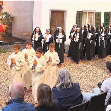 Wenn ein Geist sein Unwesen treibt - Eine Messe wird als Antwort auf den sein Unwesen treibenden Kruggeist ausgerichtet.