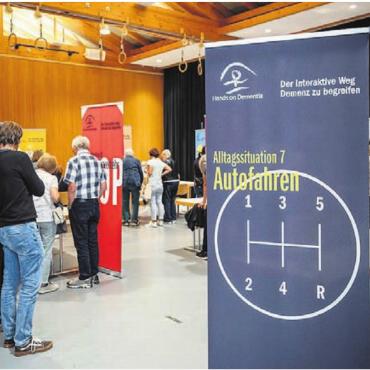 Aus anderer Perspektive - Betroffenen nachempfinden. Das ist eines der Ziele des Demenzparcours. Bild: zg