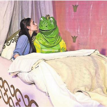 Märlitheater für ganze Familie - Der Froschkönig kommt dank dem Reisetheater am 3. Januar nach Muri. Bild: zg