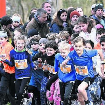 «Schallmauer durchbrechen» - Auch die Kinder und Jugendlichen in den zahlreichen einzelnen Kategorien waren am Start ehrgeizig. Bilder: Alex Wagner (3), Stefan Sprenger (5)