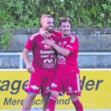 Neues Jahr, neuer FC Muri - Adilj Sejdiji (links) und Eduard Nikolla sind zwei von acht Abgängen beim FC Muri. Bild: Archiv/jl