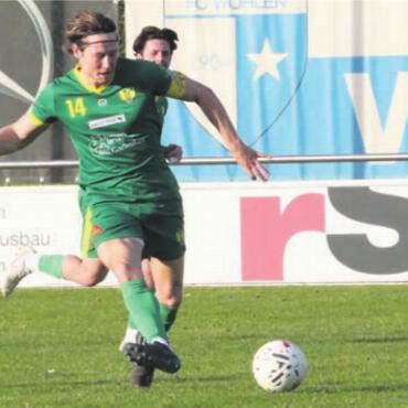 Den Profis die Stirn bieten - Einer der Freiämter bei den AFV-Allstars: Roger Pfyl vom FC Mutschellen. Bild: Archiv/jl