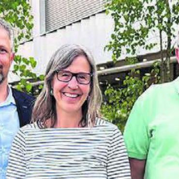 «Wertvolle Bereicherung» - Mit Verstärkung in die Zukunft (v. l.): Jonas Meier (Geschäftsführer), die beiden neuen Mitglieder der Stiftungsversammlung Julia Wohler-Dubler und Bernhard Hegi sowie Walter Küng (Präsident Stiftungsrat). Bild: pd