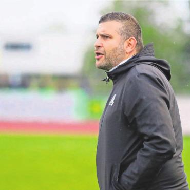 Harte Saison steht bevor - Hat schwierige Voraussetzungen: Bremgarten-Trainer Tuncay Firinci. Bild: Archiv/jl