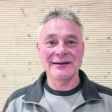 Zimmermann mit Passion - «Beni» Küng hat viele Projekte mitgestaltet in seinen 40 Jahren als Zimmermann. Bild: zg