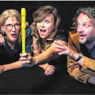 Die Zauberflöte – what else? - Annkatrin Isaacs, Anna Gitschthaler und Daniel Bentz (von links) präsentieren im Kellertheater eine «Zauberflöte», die es so noch nie gab.    Bild: zg