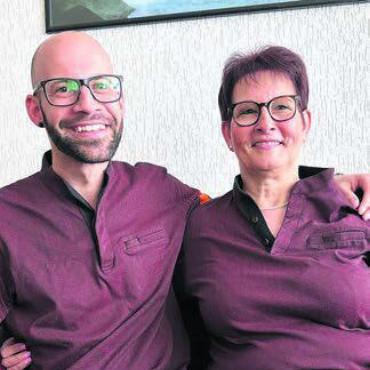 Lauter Migros-Kinder - Sohn Sandro (aus Waltenschwil) und Mutter Brigitte Schalch. Bild: spr