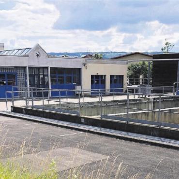 Den Wasserbedarf sichern - Im Windschatten des bevorstehenden Anschlusses der Gemeinde Obfelden an die ARA in Merenschwand (Bild) könnte auch ein Netzverbund der Trinkwasserleitungen über die Reuss Sinn machen. Bild: Thomas Stöckli