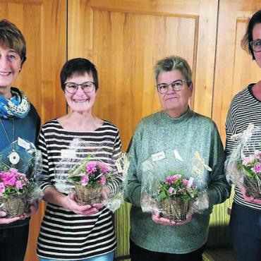 Einsatz zugunsten anderer - Sie wurden geehrt. Von links: Trudi Vollenweider, Marlen Konrad, Brigitte Rey und Kathrin Imoberdorf. Es fehlt Luzia Küng. Bild: zg