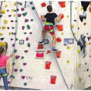 Die Wunschphase beginnt - Wie an der Kletterwand, können Kinder verschiedene Angebote ausprobieren.   Bild: zg