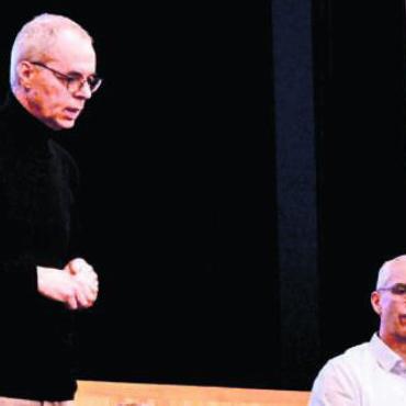 Den versäumten Dialog nachholen - Marlis Villiger, Ammann Auw, mit Manuel Baldi und Sven Köhler vom Kanton. Bild: tst