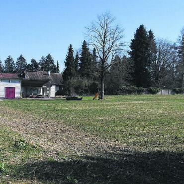 Nächster Test für Schulvorlage - Neuer Schulstandort Farn: Hier an der Lindenbergstrasse, beim Jungwacht- und Blauring-Haus, soll ein neuer Doppelkindergarten entstehen. Bild: Daniel Marti
