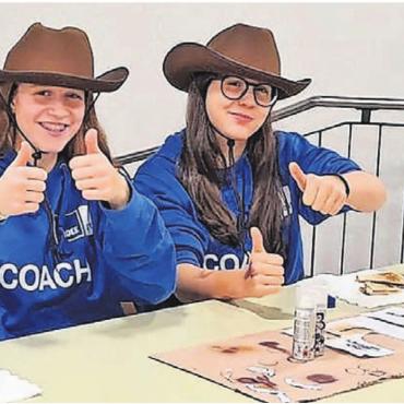 Wilder Westen zum Jubiläum - Die Coaches empfingen die Jugendlichen im «Wild West»-Stil. Bild: zg