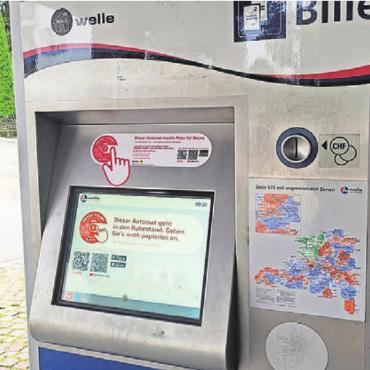 Billettautomat verschwindet - Der Ticketautomat im Niederwiler Zentrum macht schon selber auf den bevorstehenden Abbau aufmerksam. Bild: chh