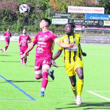 Keine Angst vor grossen Namen - Gegen den FC Emmenbrücke gelang Captain Simone Parente (links) und dem FC Muri ein gutes Spiel. Können sie das gegen das Topteam aus Solothurn wiederholen? Bild: Archiv/jl