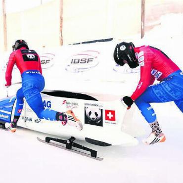 «Einen raushauen» - Melanie Hasler (rechts) will am Start den Grundstein für eine Topplatzierung an der EM legen. Bild: IBSF