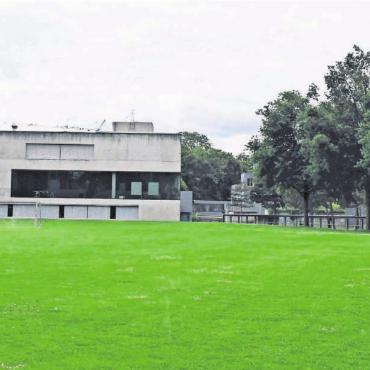 «Gemeinderat lernt es nie» - Hier auf der grünen Wiese neben dem Bünzmatt III plant der Gemeinderat den Bau eines neuen Schulhauses. Die SVP hat das Referendum dagegen ergriffen. Bild: Archiv