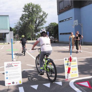 Kinder haben eigene Strasse - Im Verkehrsgarten herrschen Regeln. Diese werden in den nächsten Tagen montiert.