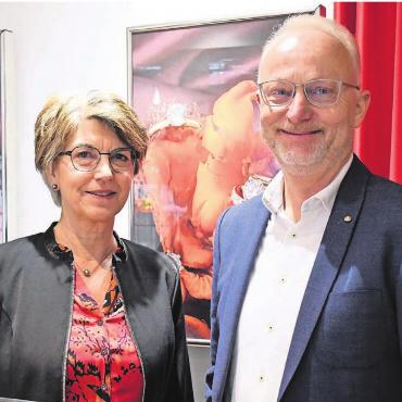 Die ewige Liebe zum Detail - Gabriela und Heinz Strebel in ihrem Geschäft «Strebel Uhren und Schmuck»: Bis längstens an Weihnachten freuen sie sich, noch persönlich für ihre Kundschaft da zu sein. Bilder: Archiv / Daniel Marti