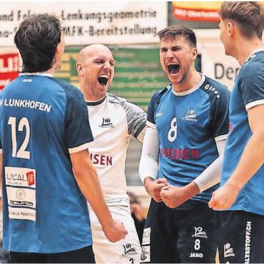 Kellerämter gehen durch die Decke - Jubel bei den Männern des TV Lunkhofen. Der Gruppenwechsel hatte keine Auswirkungen auf ihre guten Leistungen. Bild: zg