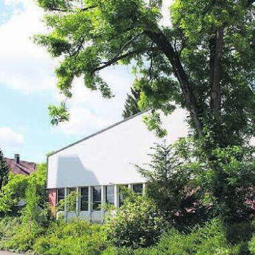 Kanton ist nicht erfreut - Jetzt ist klar, wie es bei der reformierten Kirche weitergehen soll. Zwei Drittel der Parzelle werden umgezont und in Zukunft für Wohnzwecke genutzt.